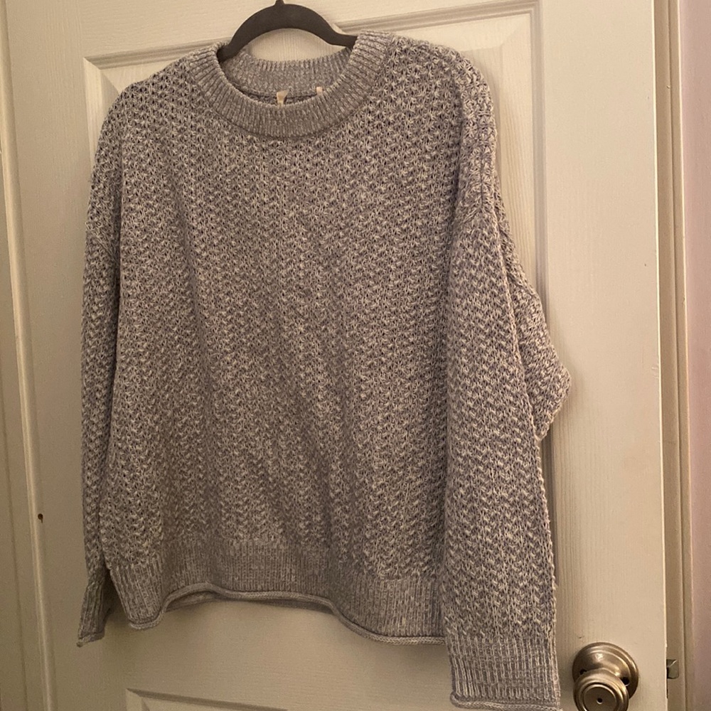 Grey universal thread sweater. Size L never worn no tags